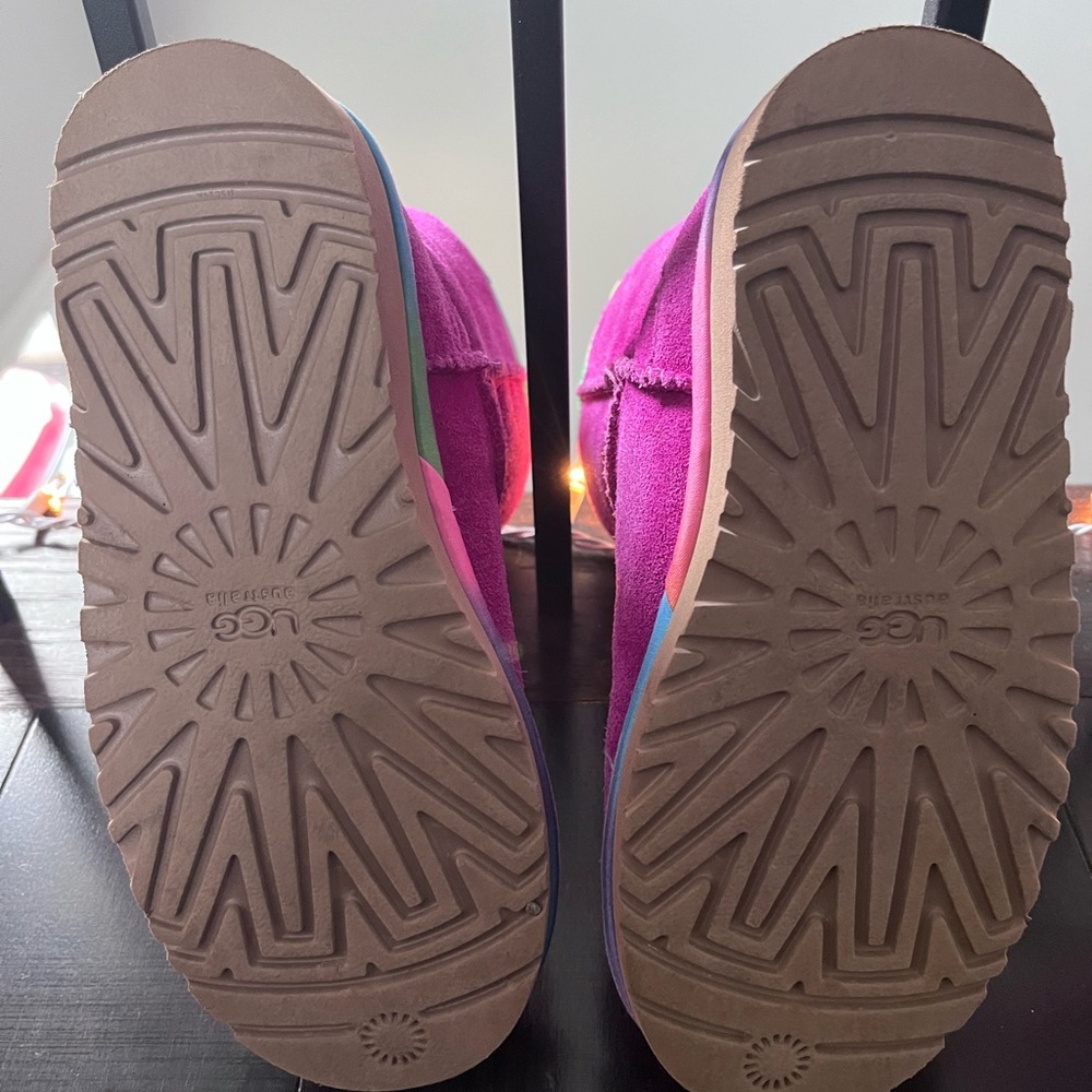 Ugg Size 5 - Picture 3 of 6